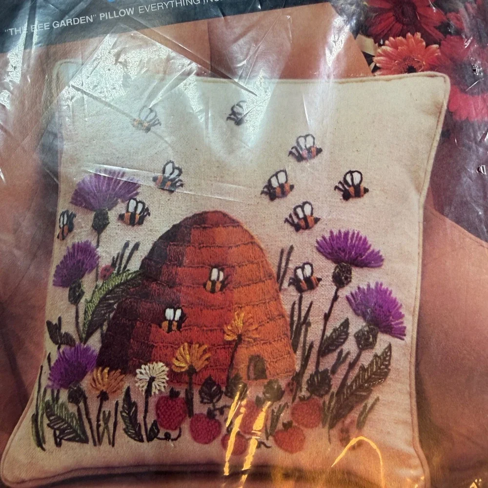 Vintage Avon Bee Garden Crewel Embroidery Pillow Kit 16x16 Bees Flowers New